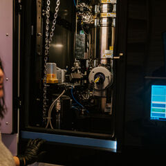 a user loading a sample in Thermo Andromeda STEM